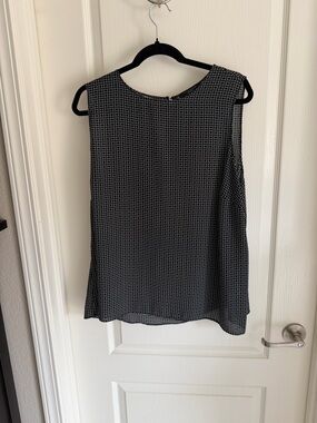 Tahari Black and White Geometric Sleeveless Camisole